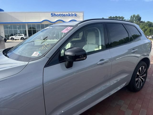 Used 2025 Volvo XC60 B5 Core w/ Protection Package Premier AWD/4WD image 5