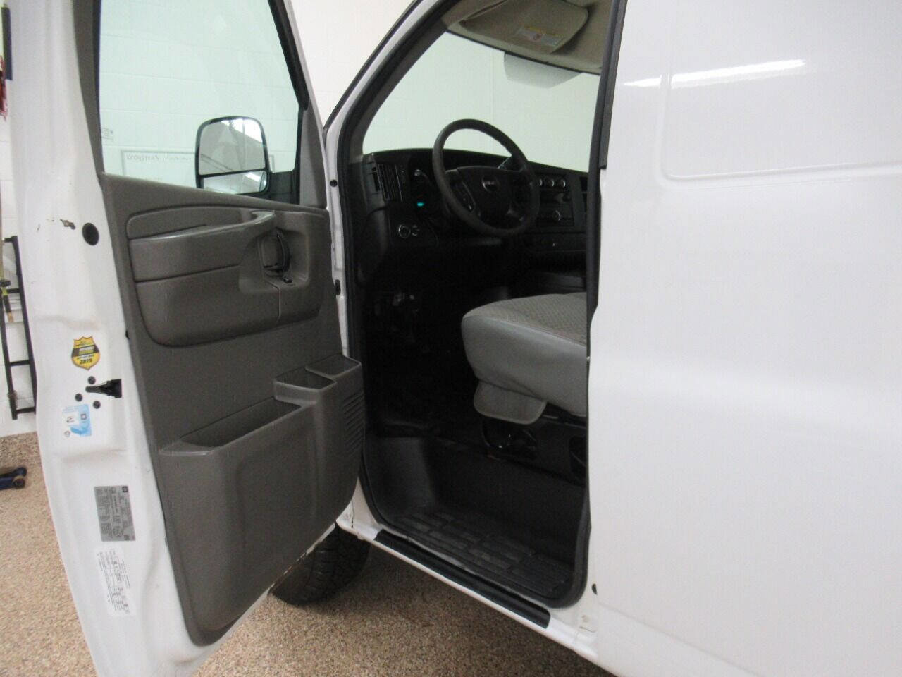 Used 2014 GMC Savana 3500 Extended image 5