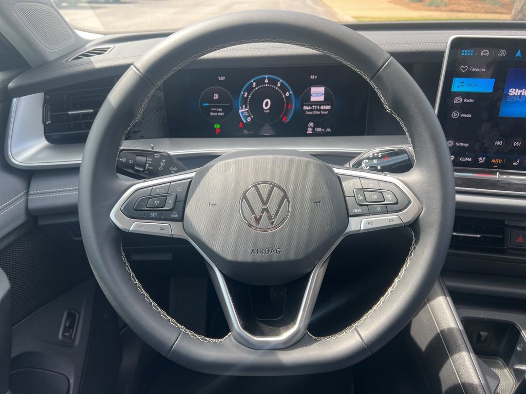 Used 2025 Volkswagen Tiguan SE AWD/4WD image 15