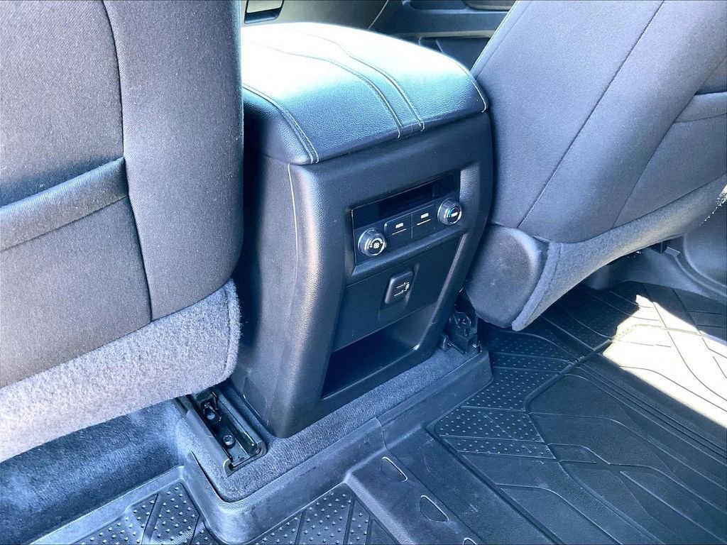 Used 2023 Chevrolet Traverse LT w/ LPO, Floor Liner Package AWD/4WD image 28