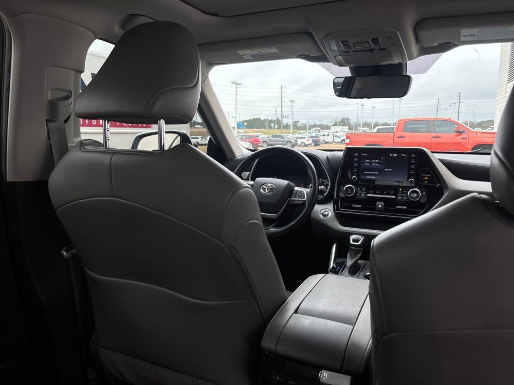 Used 2022 Toyota Highlander XLE image 28