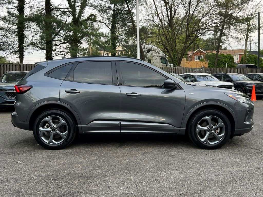 Used 2023 Ford Escape ST-Line w/ Tech Pack #1 AWD/4WD image 8