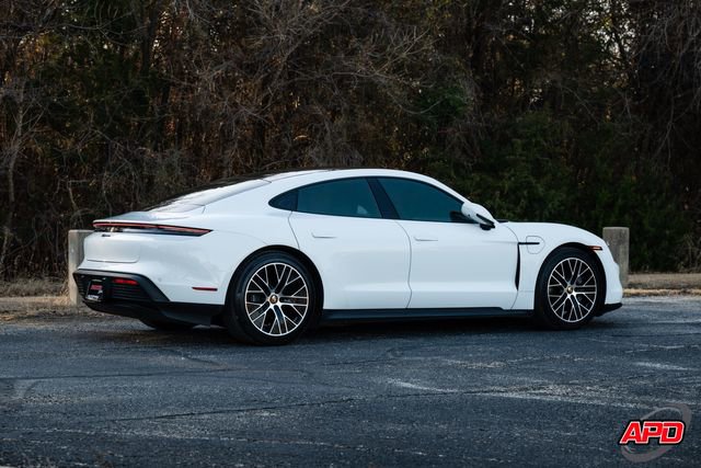 Used 2022 Porsche Taycan image 3