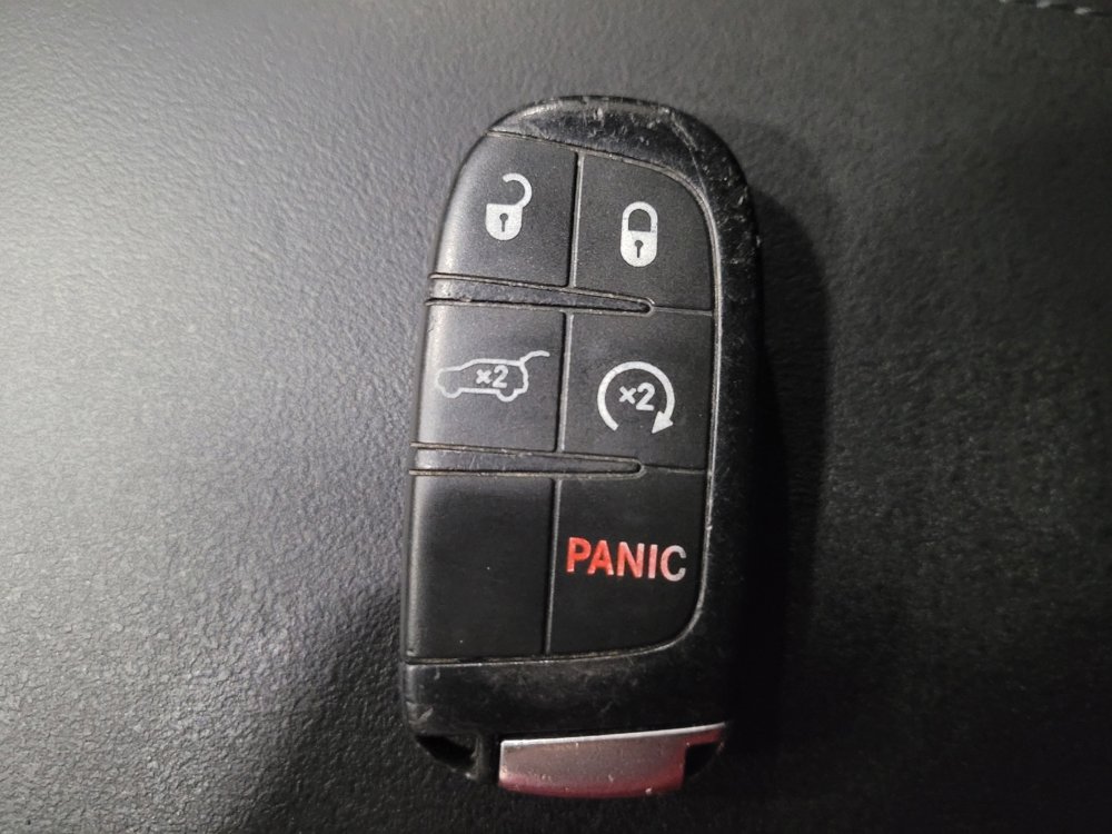 Used 2019 Jeep Grand Cherokee Laredo image 32