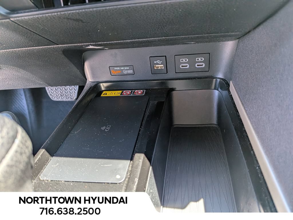Used 2025 Toyota Camry LE AWD/4WD image 16