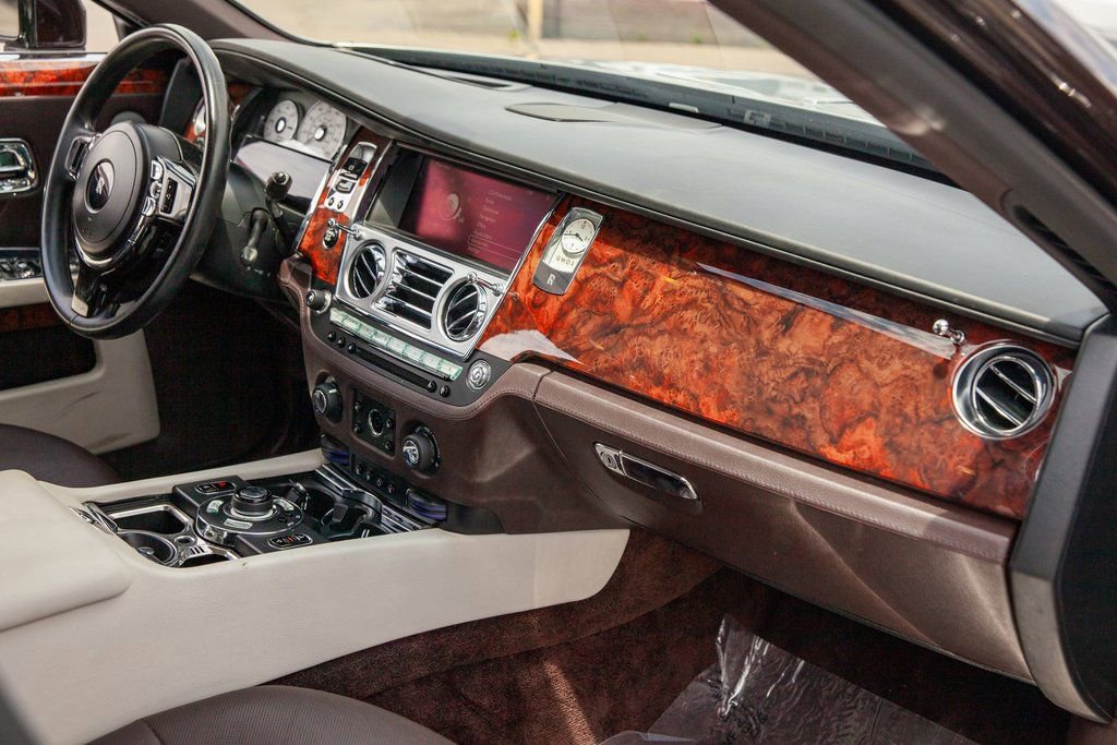 Used 2013 Rolls-Royce Ghost image 18