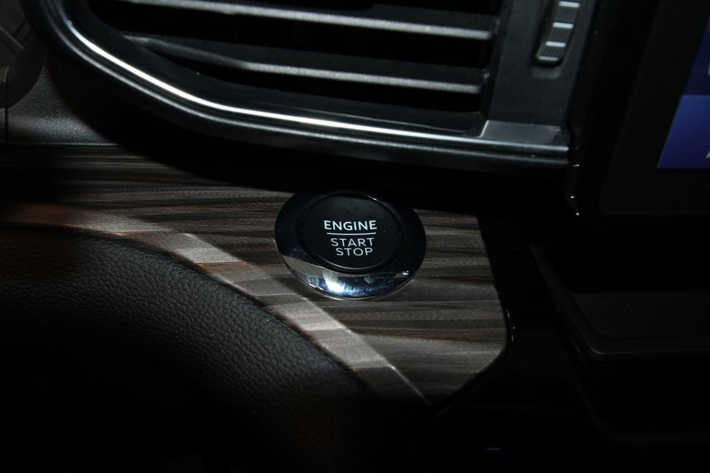 Used 2022 Ford Explorer Limited w/ Equipment Group 301A image 17