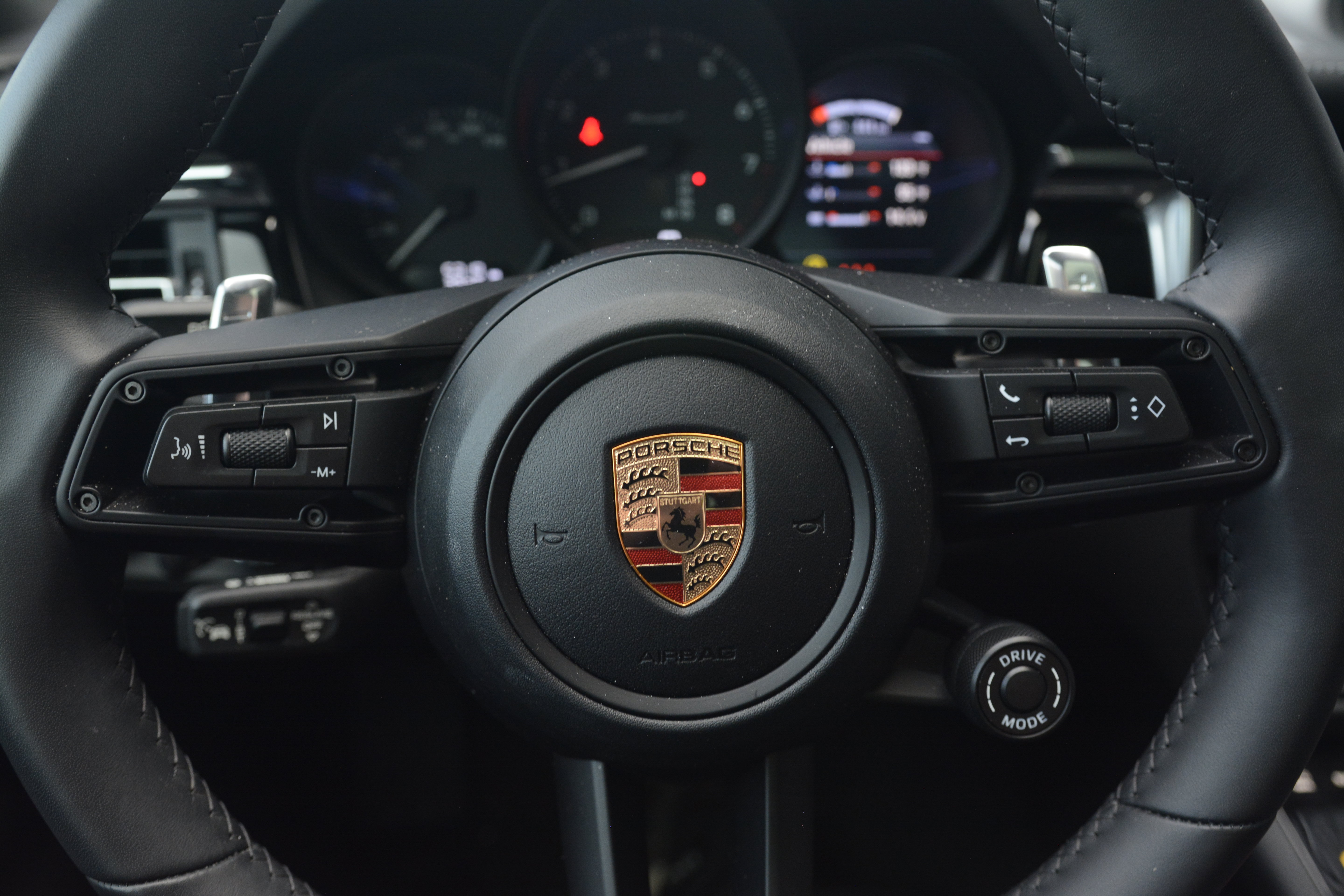 Certified 2026 Porsche Macan Turbo AWD/4WD image 16