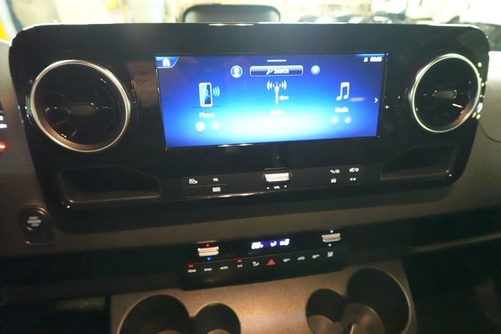 Used 2025 Mercedes-Benz Sprinter 2500 image 10