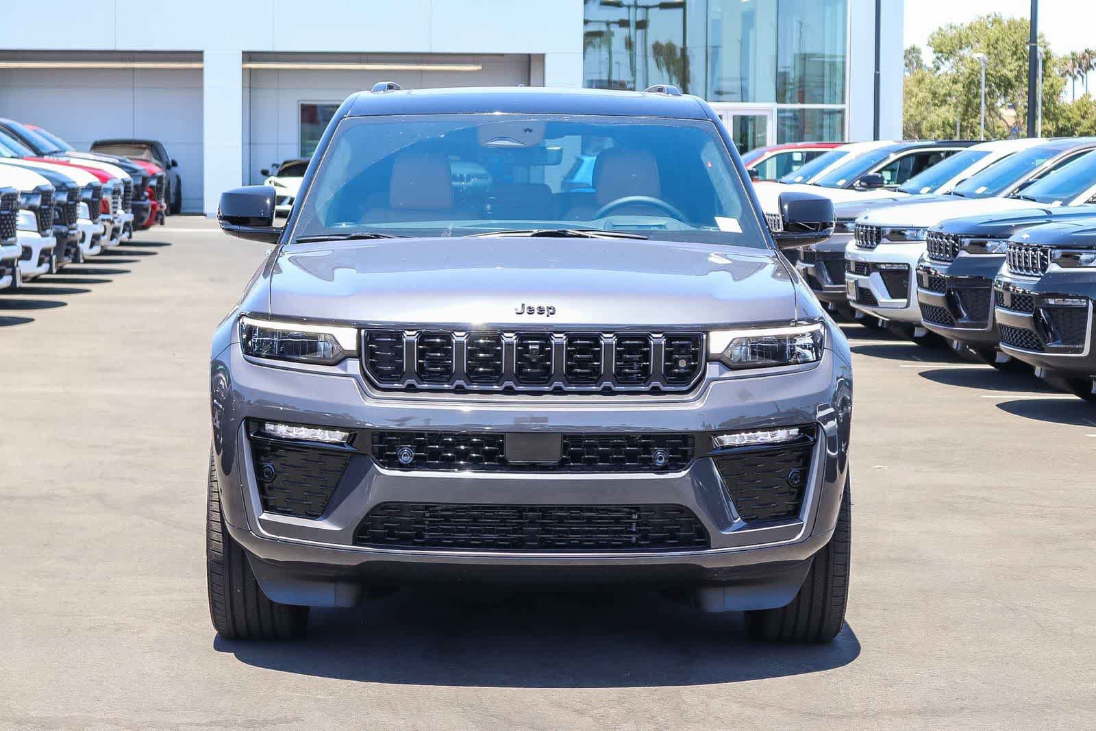 New 2026 Jeep Grand Cherokee Summit AWD/4WD image 2