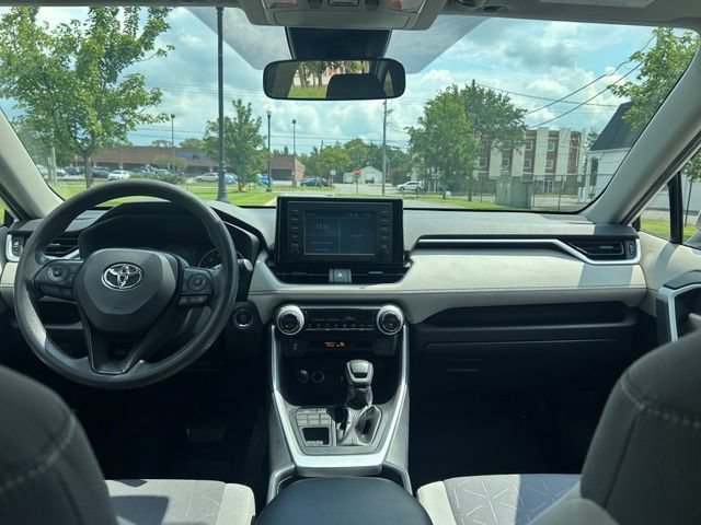 Used 2019 Toyota RAV4 XLE AWD/4WD image 3