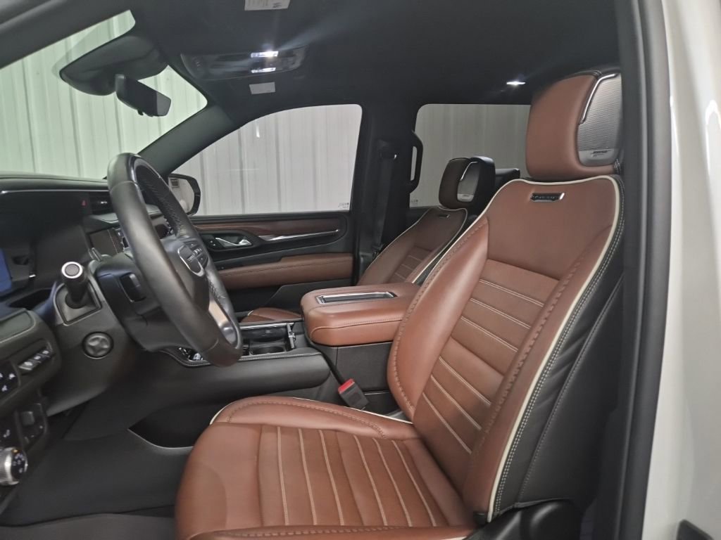 Used 2023 GMC Yukon XL Denali Ultimate image 12
