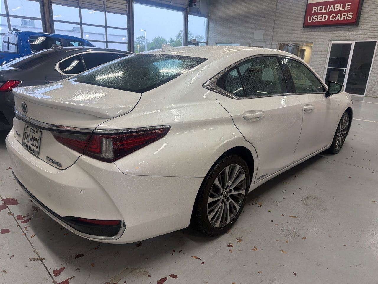 Used 2021 Lexus ES 300h w/ Premium Package image 3