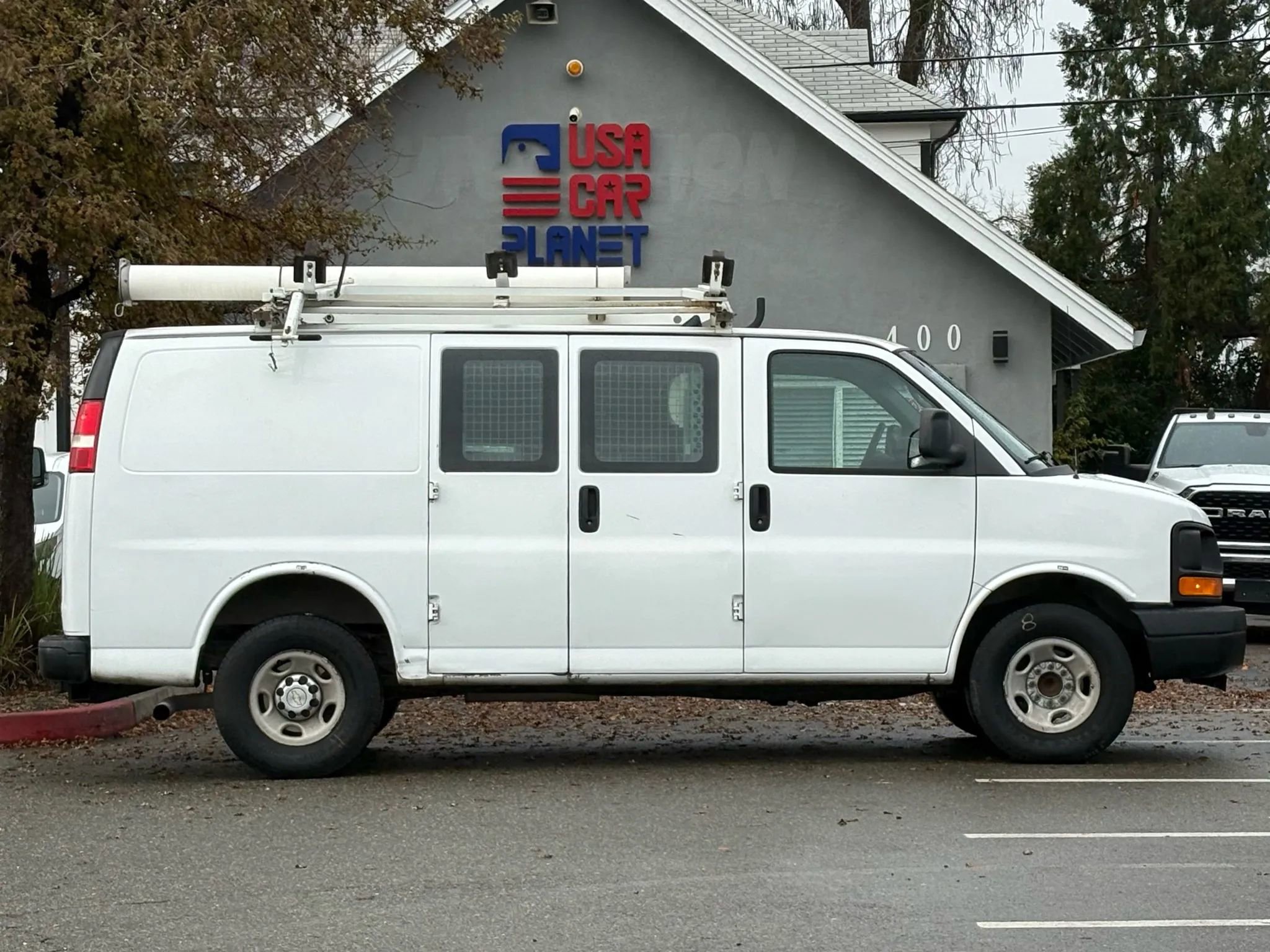 Used 2013 Chevrolet Express 2500 Van 3D image 4