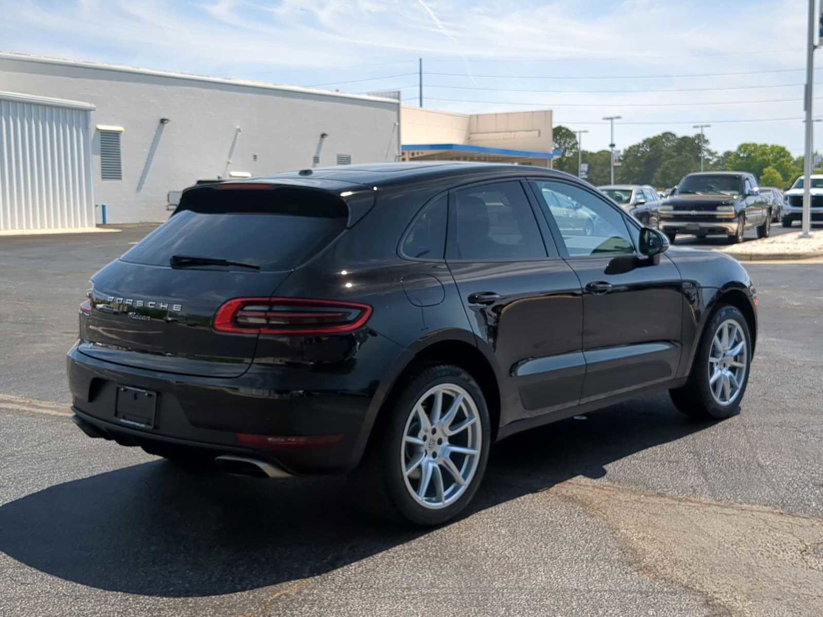 Used 2017 Porsche Macan AWD/4WD image 8
