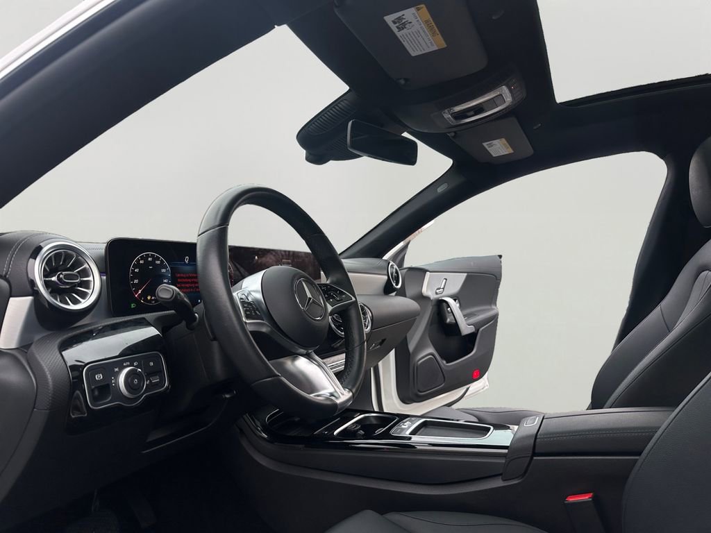 Used 2025 Mercedes-Benz CLA 250 4MATIC image 9