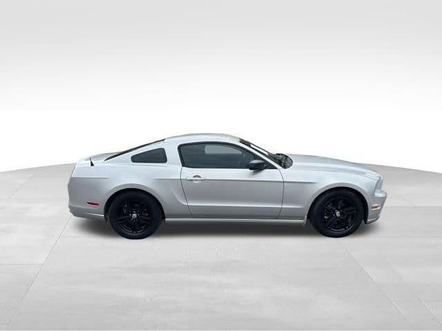Used 2013 Ford Mustang Coupe RWD image 6