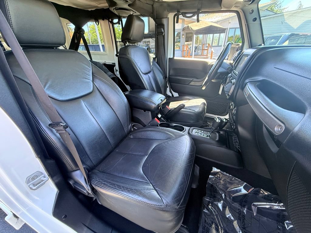Used 2013 Jeep Wrangler Unlimited Sahara w/ Dual Top Group AWD/4WD image 27