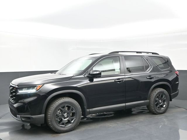 Certified 2025 Honda Pilot TrailSport image 2