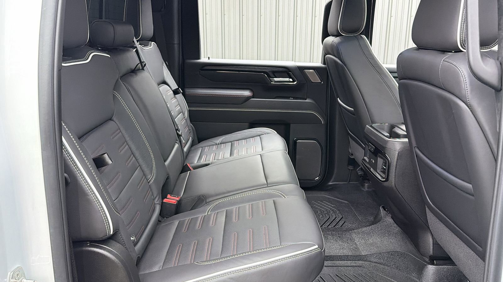 Used 2024 GMC Sierra 2500 AT4X image 42