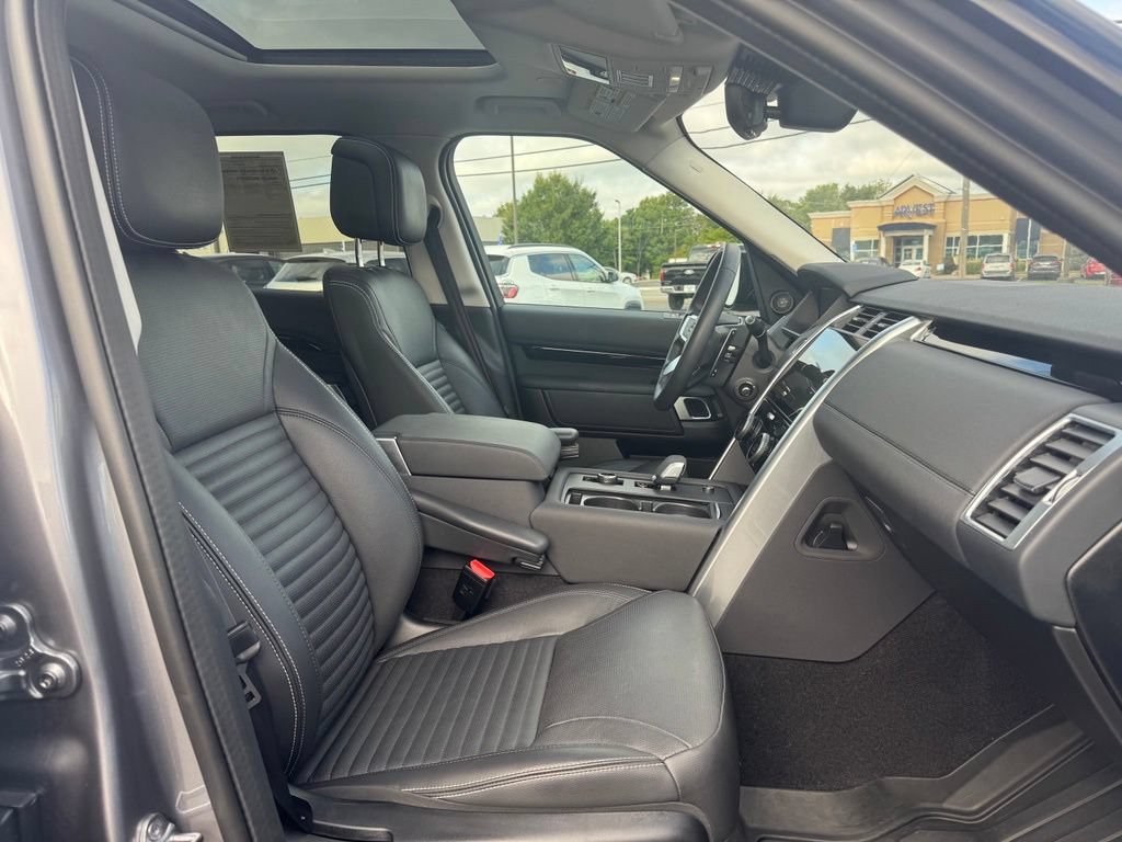 Used 2024 Land Rover Discovery S AWD/4WD image 17