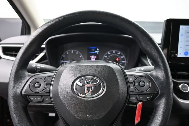 Used 2025 Toyota Corolla LE FWD image 20