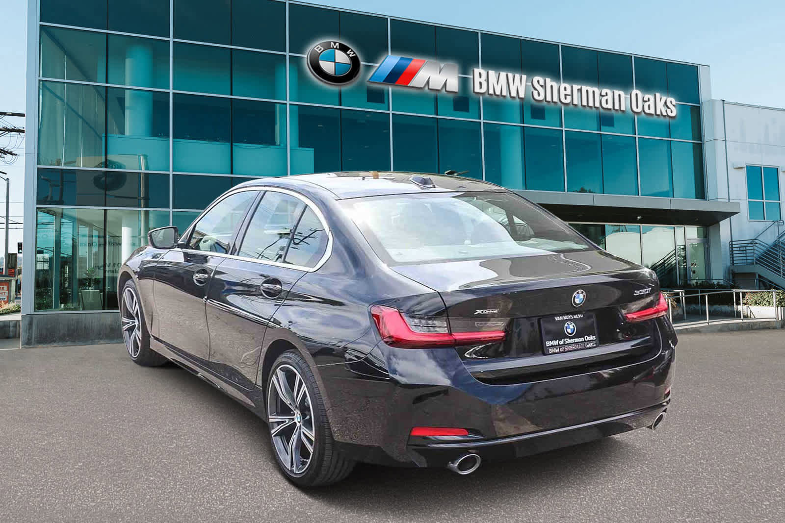 Used 2024 BMW 330i xDrive Sedan w/ Premium Package AWD/4WD image 6