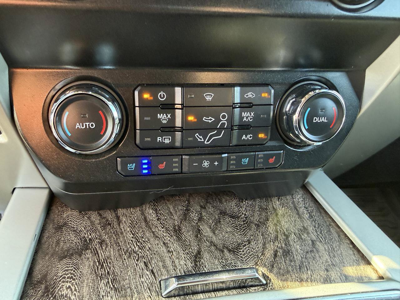 Used 2019 Ford F250 Lariat w/ Lariat Ultimate Package AWD/4WD image 30