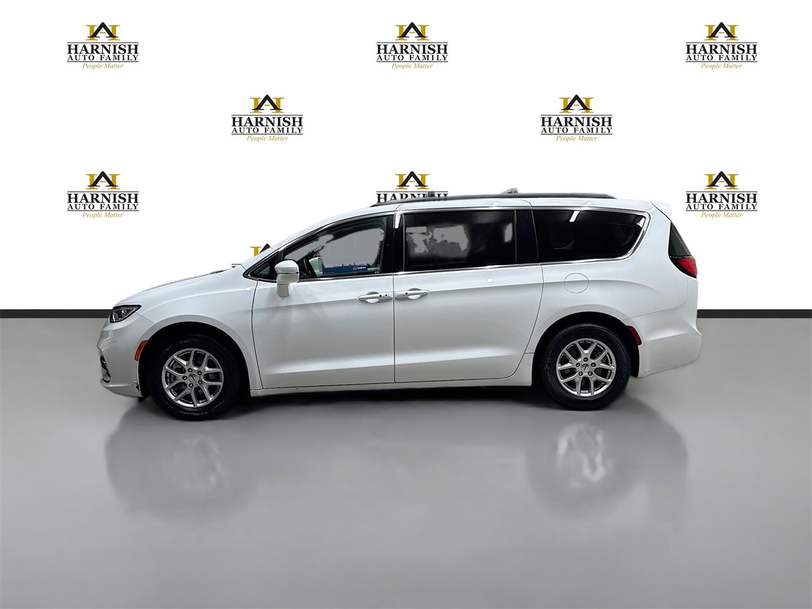 Used 2022 Chrysler Pacifica Touring-L image 8