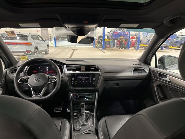 Certified 2023 Volkswagen Tiguan SE R-Line AWD/4WD image 8