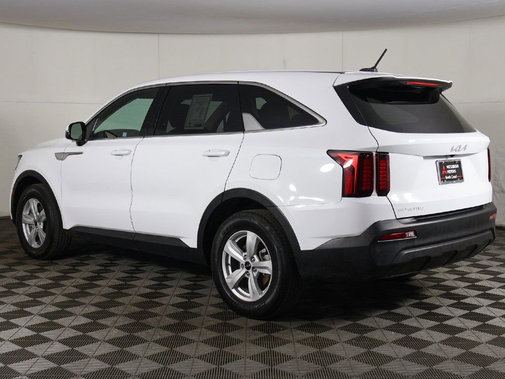 Used 2023 Kia Sorento LX image 8