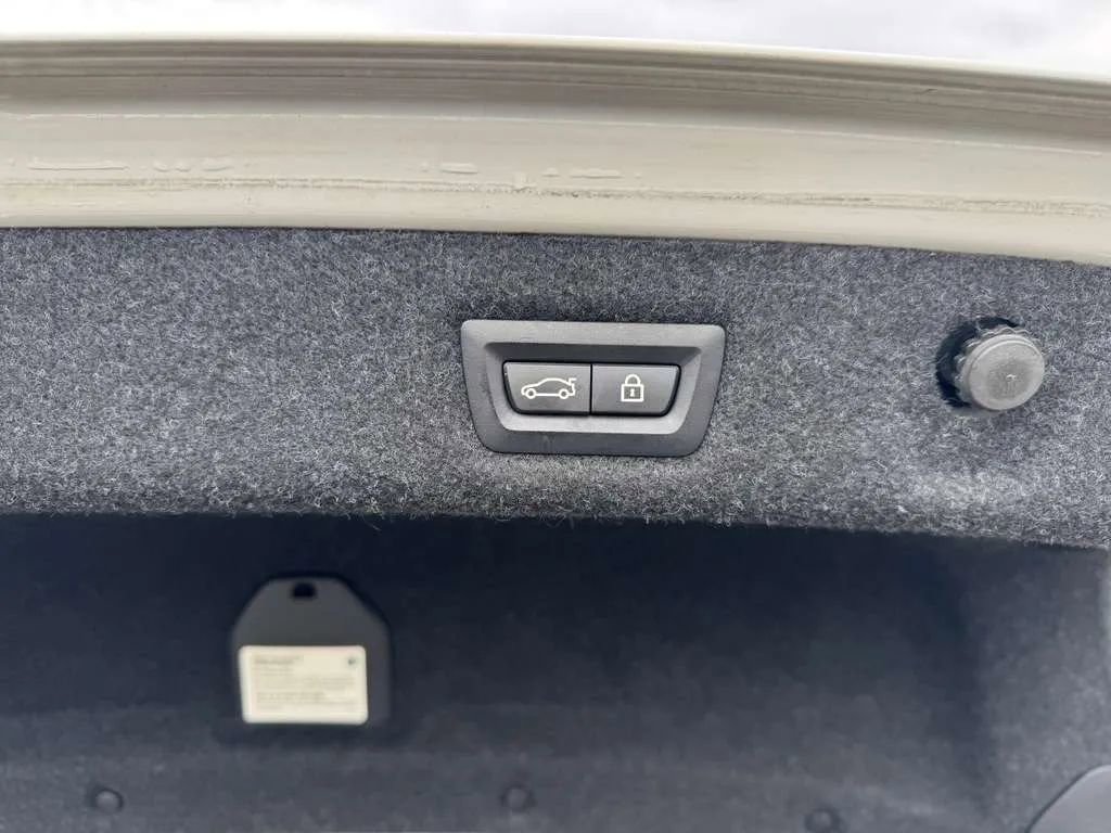 Used 2019 BMW 530i xDrive w/ Convenience Package image 26