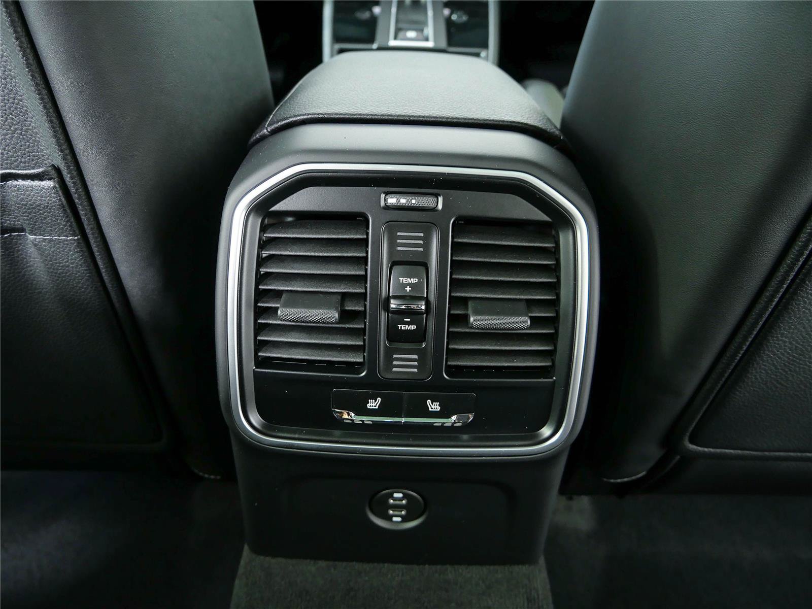 Certified 2026 Porsche Macan Turbo AWD/4WD image 21