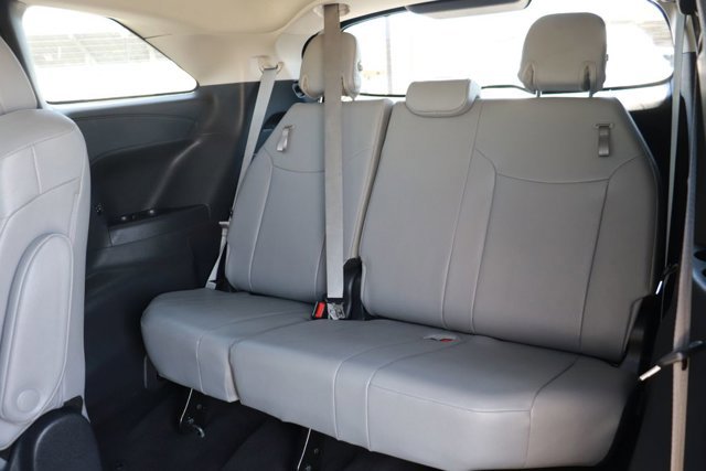 Used 2025 Toyota Sienna XLE FWD image 15