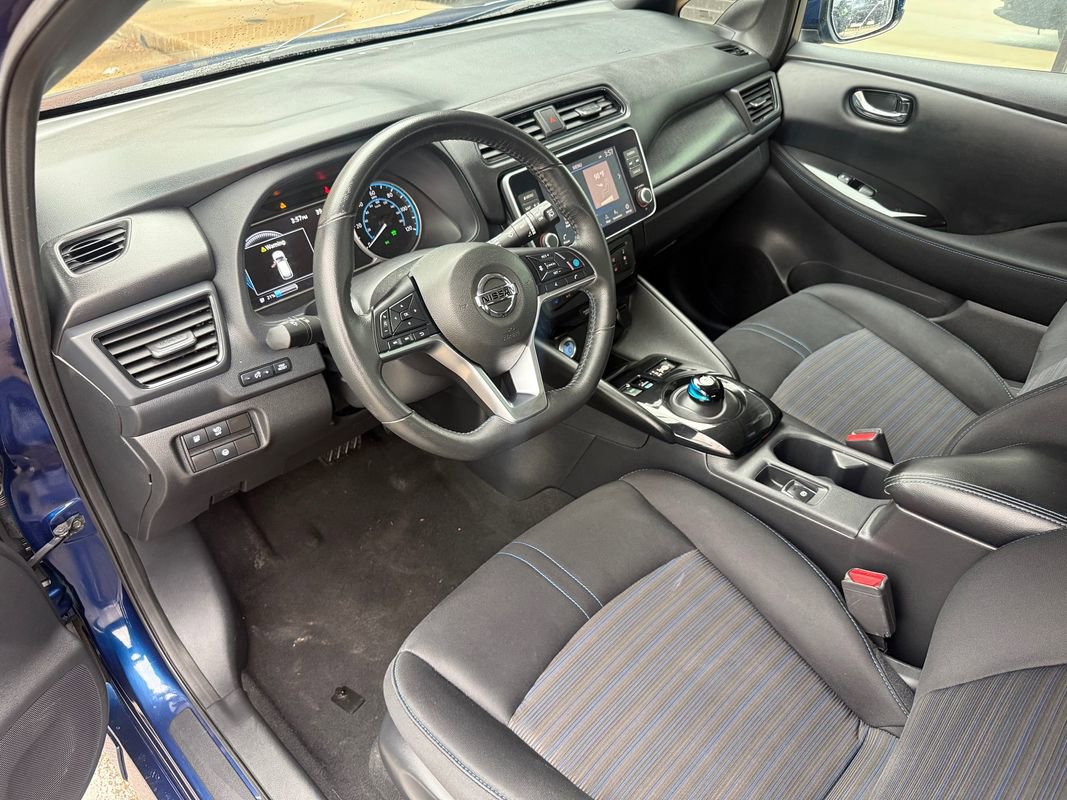 Used 2020 Nissan Leaf SV w/ SV Technology Package FWD image 24