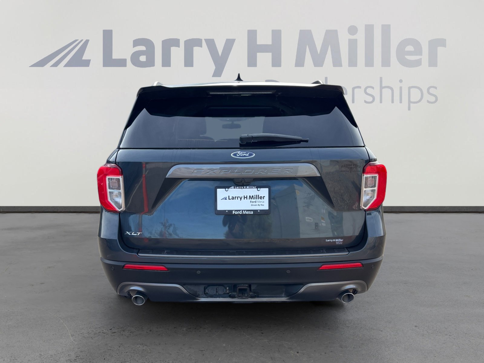 Used 2022 Ford Explorer XLT w/ Equipment Group 202A image 4