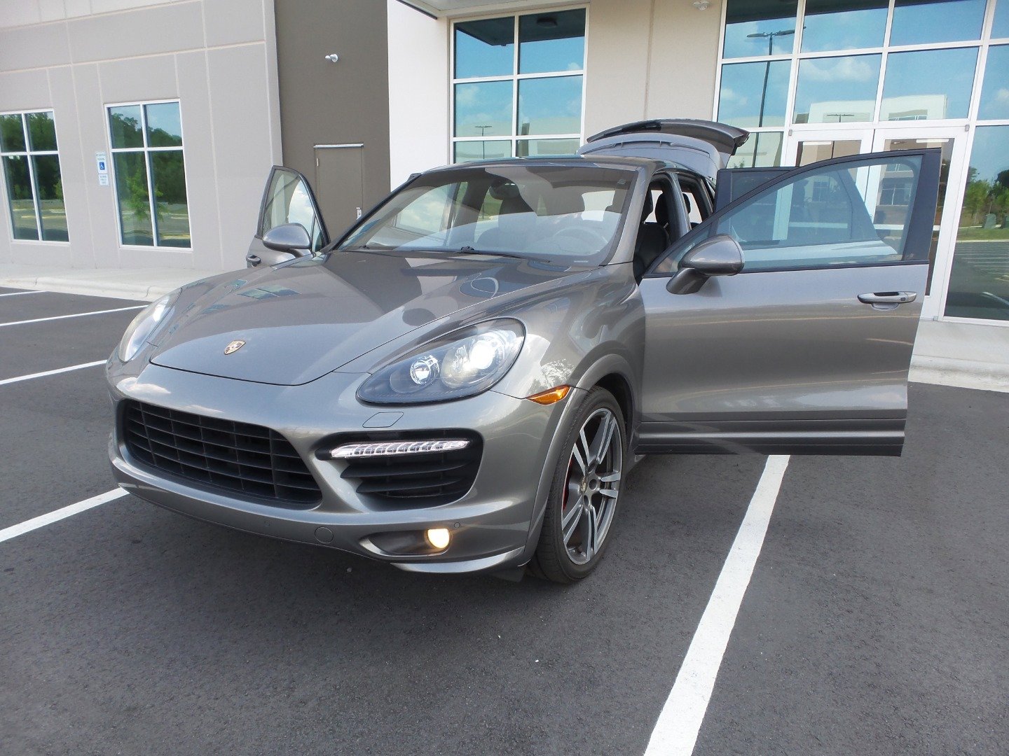 Used 2013 Porsche Cayenne GTS image 80
