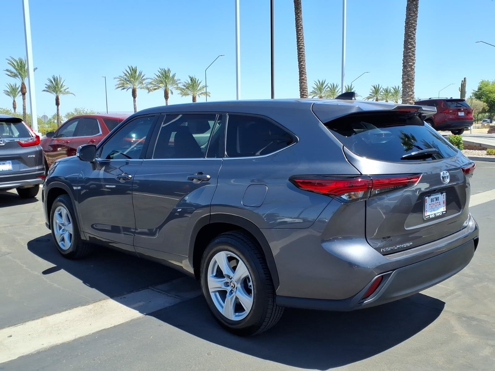 Used 2023 Toyota Highlander LE FWD image 6