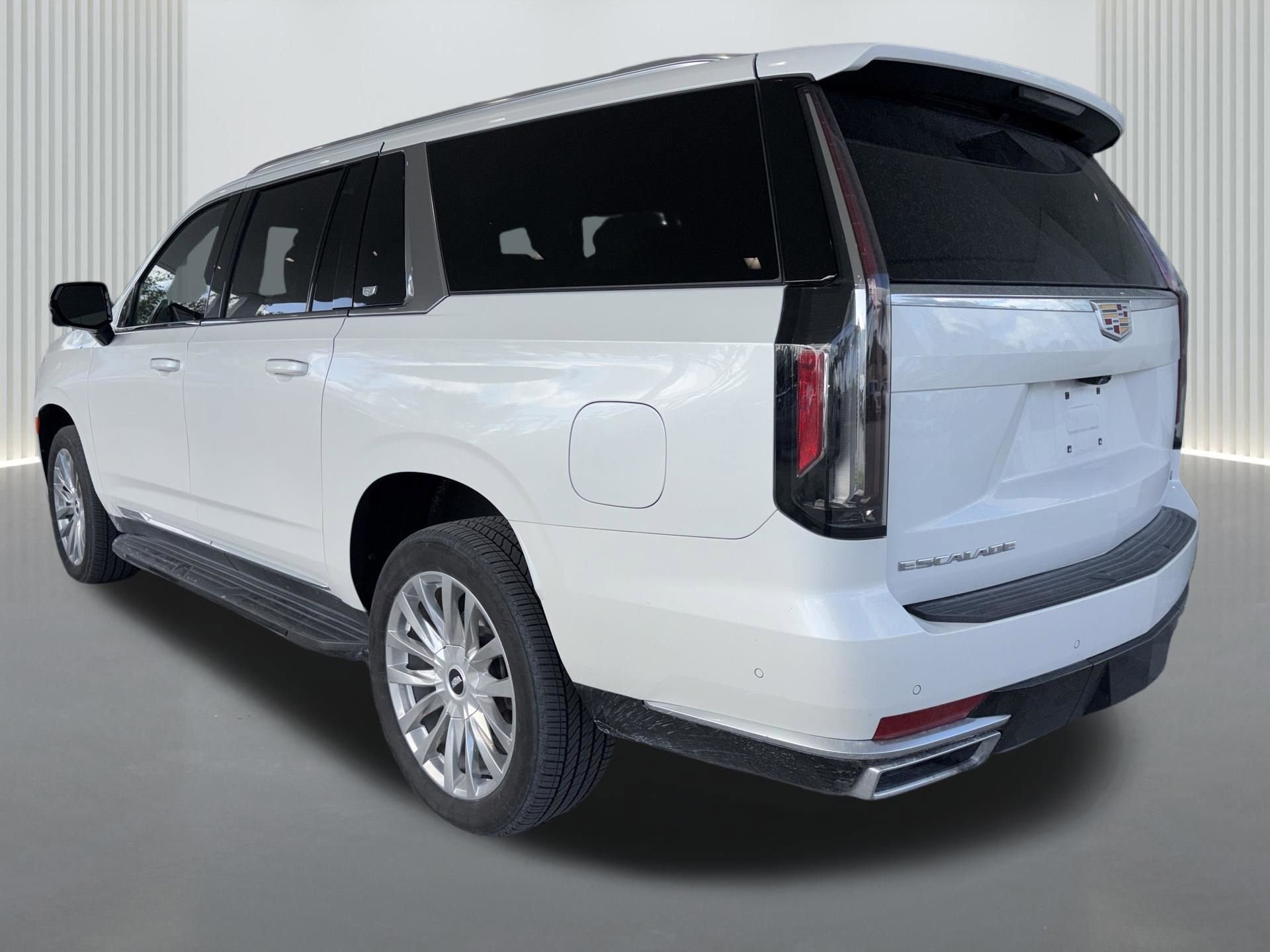 Used 2024 Cadillac Escalade ESV Premium Luxury image 7