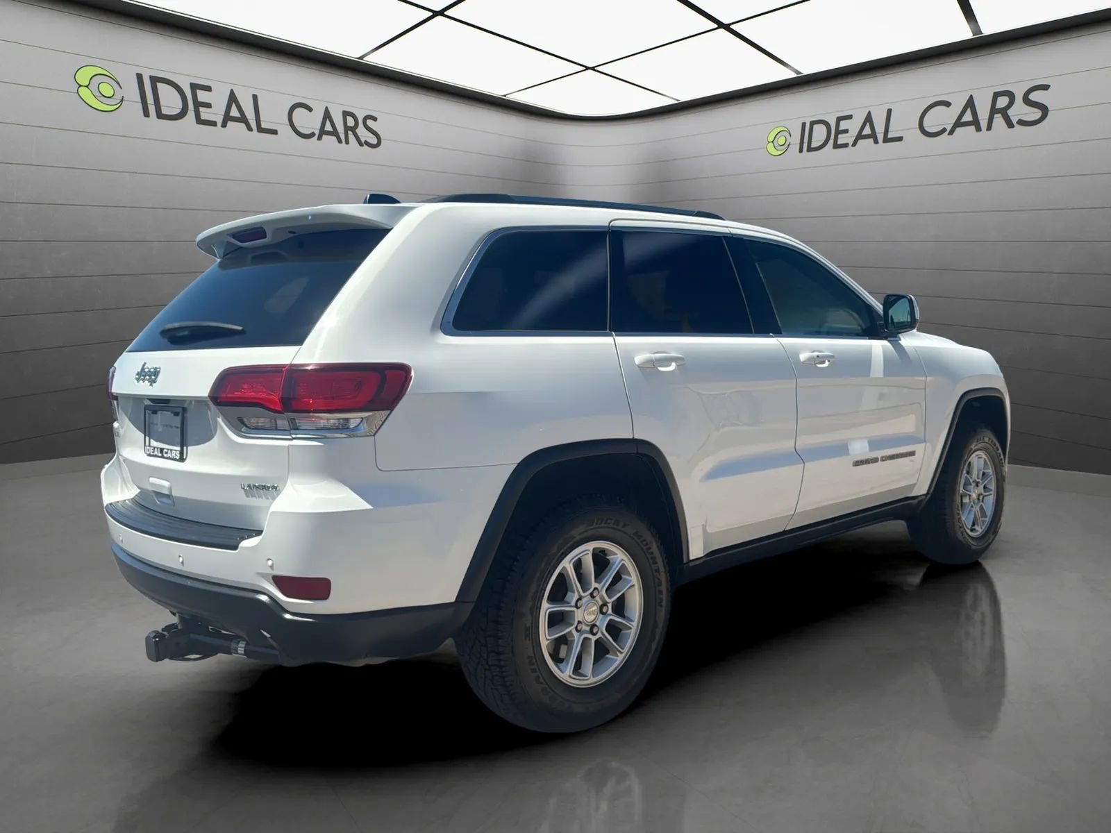 Used 2020 Jeep Grand Cherokee Laredo RWD image 5