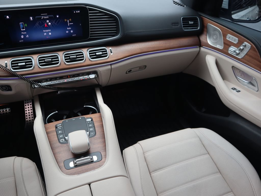 Used 2025 Mercedes-Benz GLS 580 4MATIC image 13