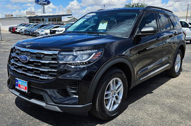 Certified 2025 Ford Explorer Active AWD/4WD image 1
