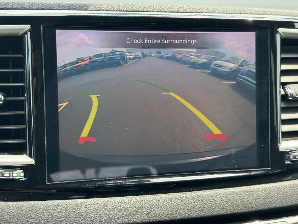 Used 2024 Chrysler Pacifica Touring-L FWD image 32
