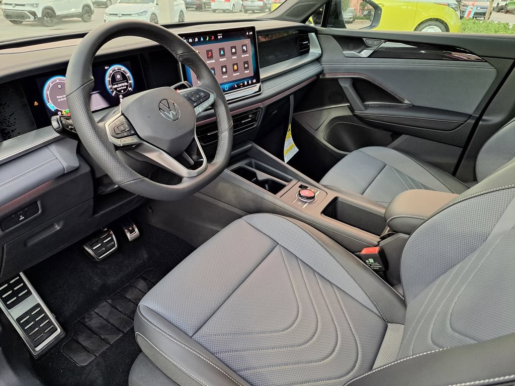 New 2026 Volkswagen Tiguan SE R-Line FWD image 7
