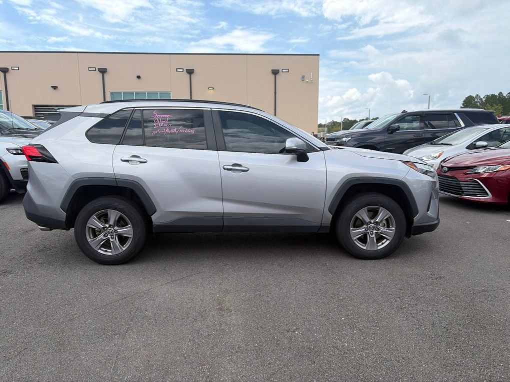 Used 2022 Toyota RAV4 XLE w/ Convenience Package FWD image 7