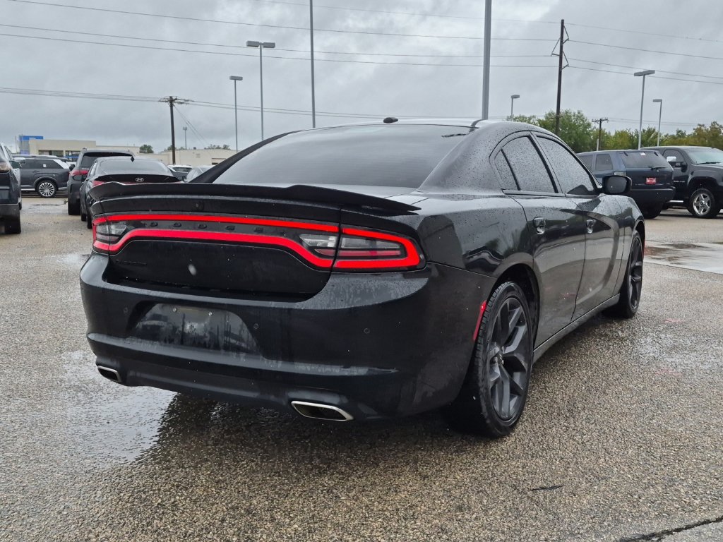 Used 2021 Dodge Charger SXT w/ Blacktop Package RWD image 3