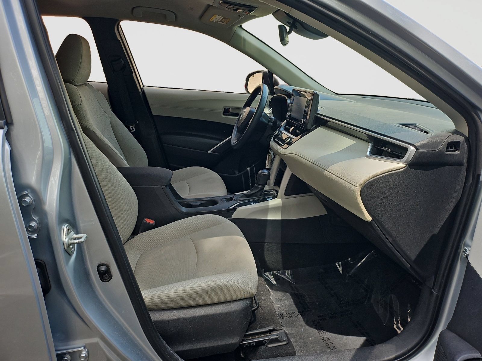 Used 2022 Toyota Corolla Cross L FWD image 17