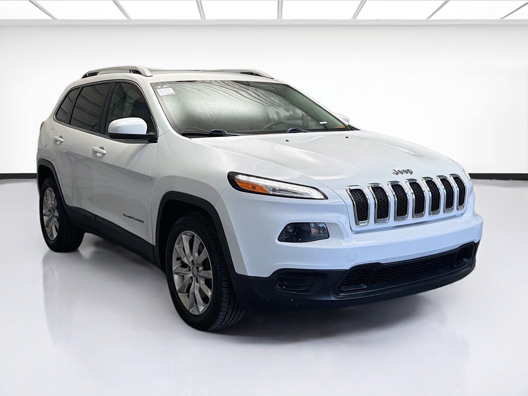 Used 2017 Jeep Cherokee Limited image 3