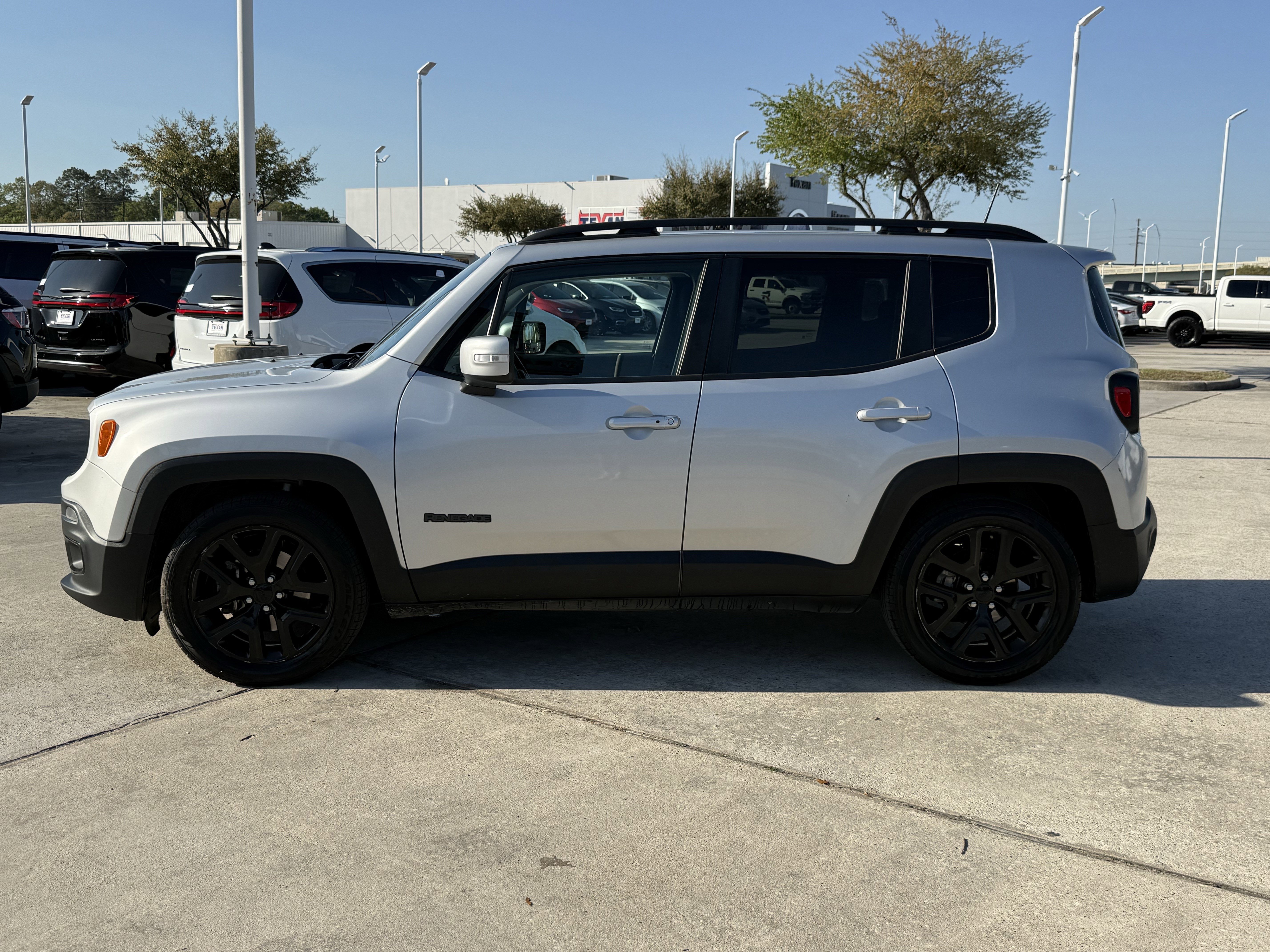 Used 2018 Jeep Renegade Altitude image 8