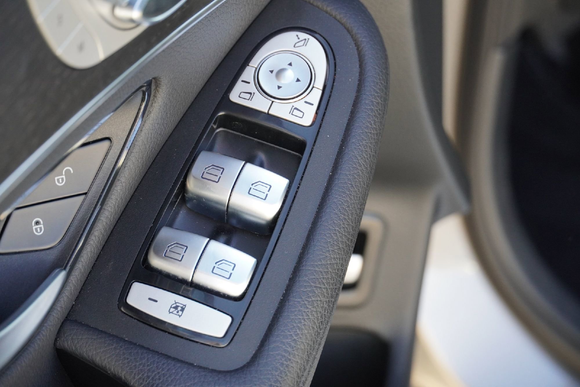 Used 2020 Mercedes-Benz GLC 300 4MATIC image 23